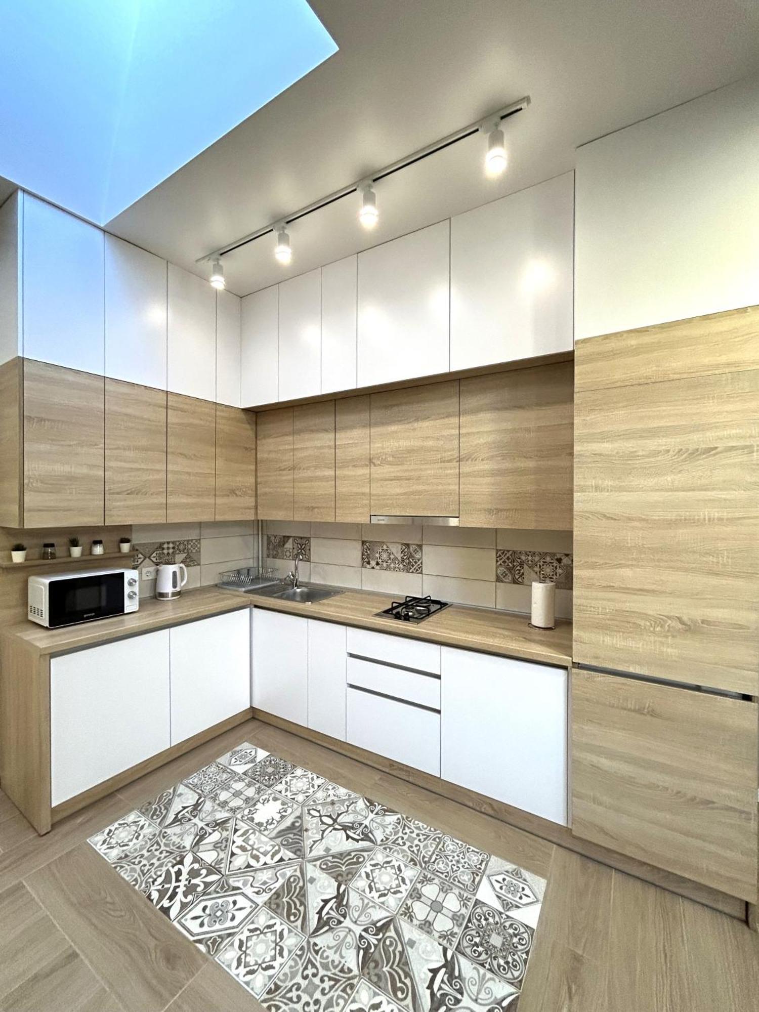 Modern Apartment In The City Center Lviv Exteriör bild