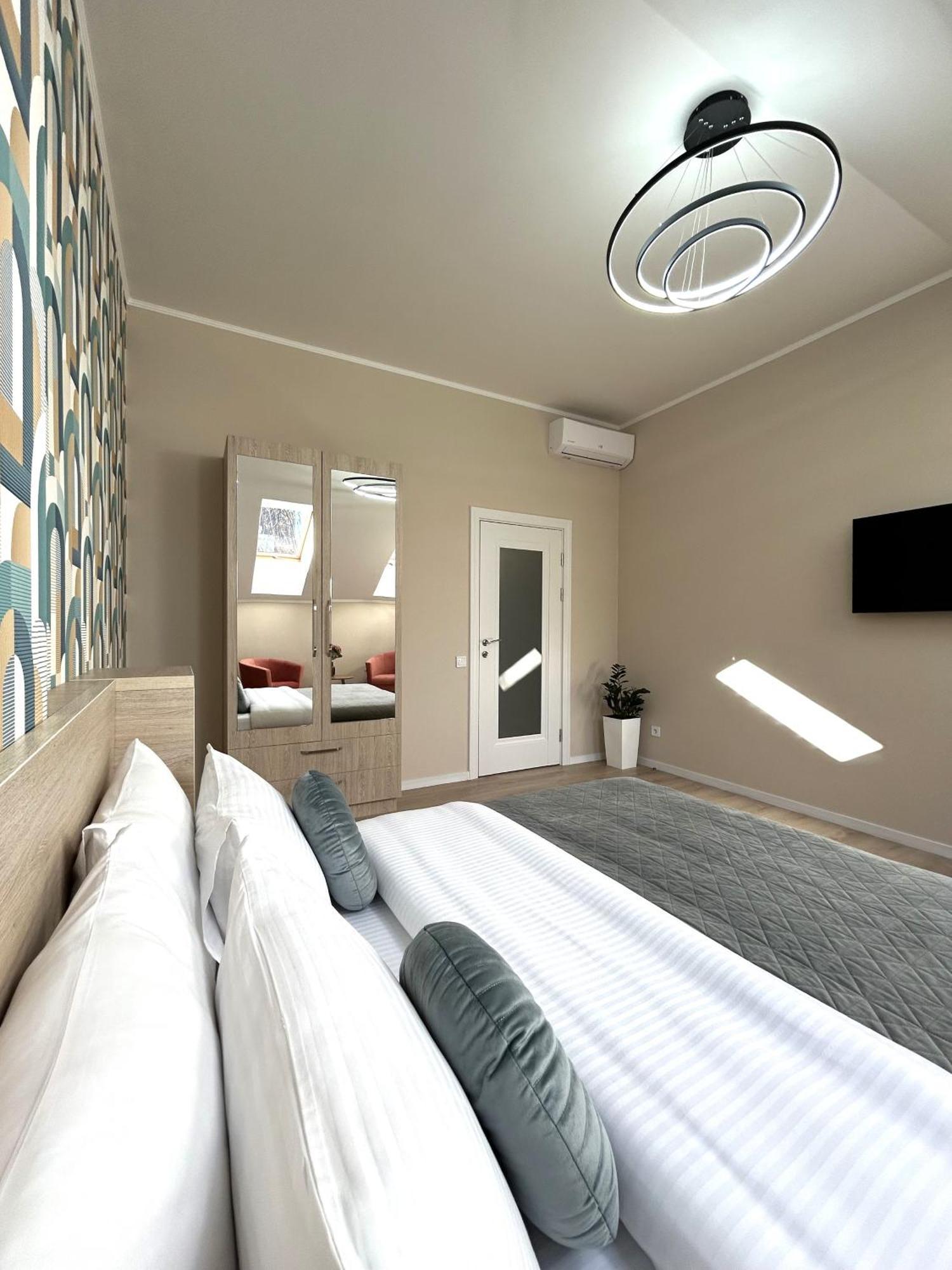 Modern Apartment In The City Center Lviv Exteriör bild