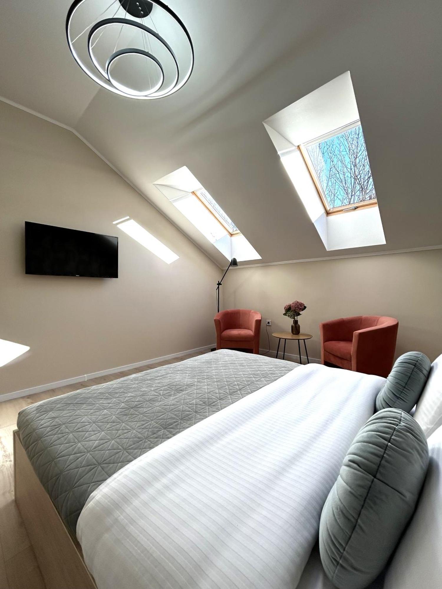 Modern Apartment In The City Center Lviv Exteriör bild
