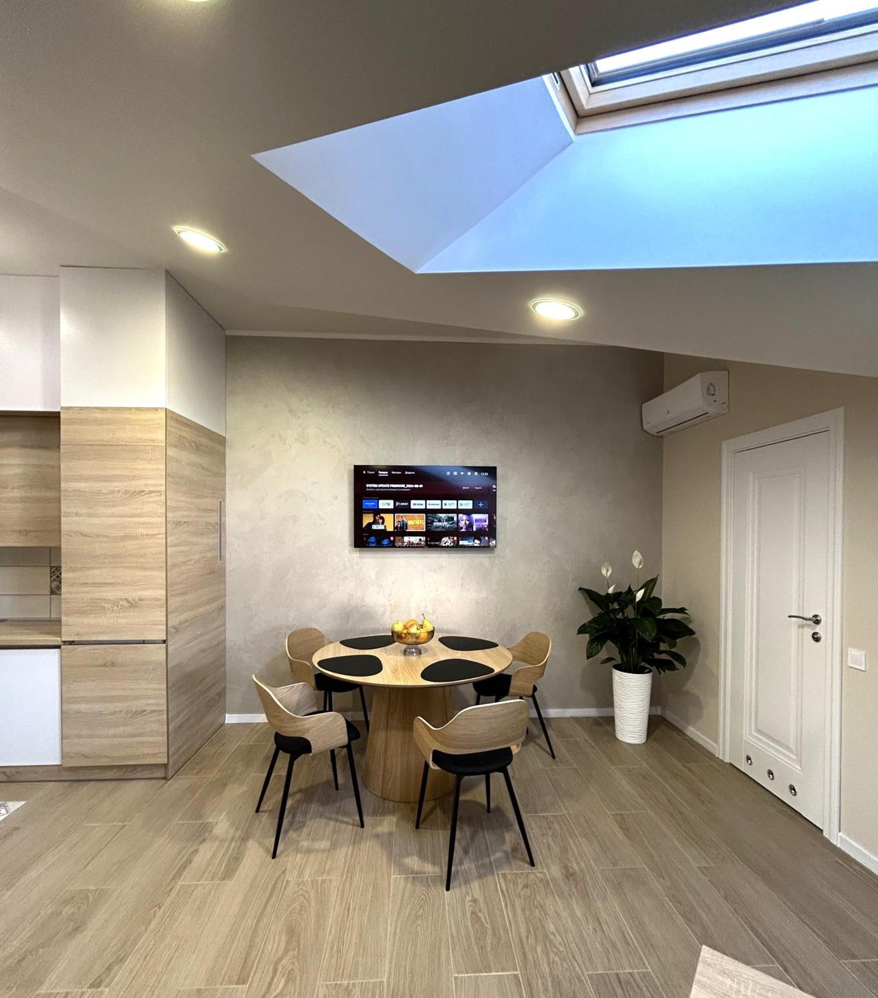 Modern Apartment In The City Center Lviv Exteriör bild