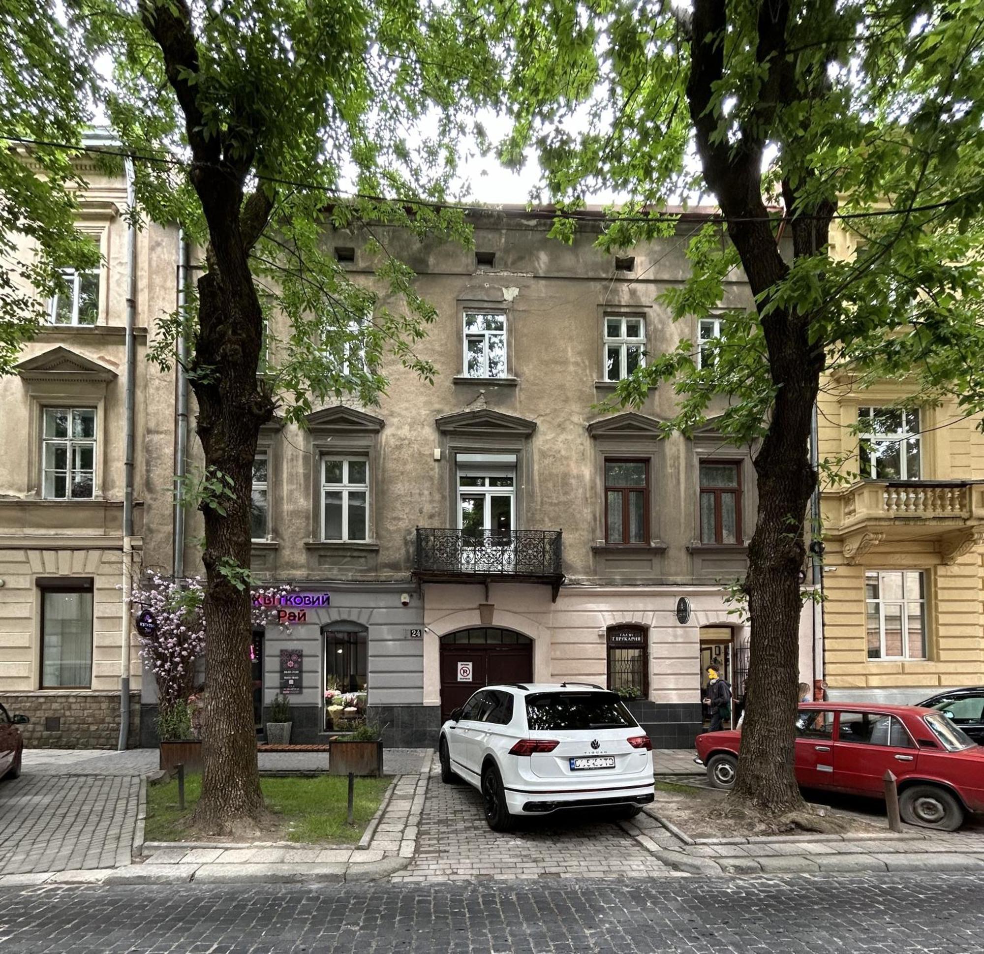 Modern Apartment In The City Center Lviv Exteriör bild